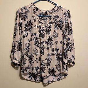 LAST DAY TO BUY! Fun 2 Fun floral top, size S